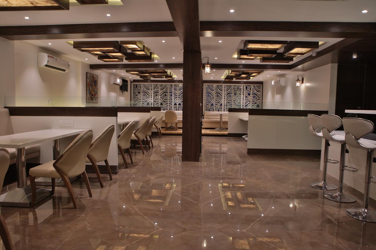 Hotel K P Pride 贾尔冈 外观 照片